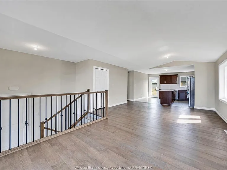 397 Hemlock Ln #MAIN — Photo 3