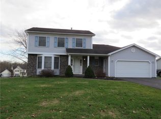 30 Redfern Dr, Churchville, NY 14428