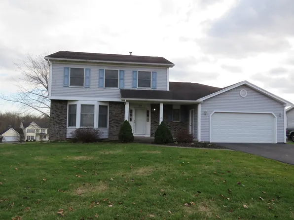 30 Redfern Dr, Churchville, NY 14428