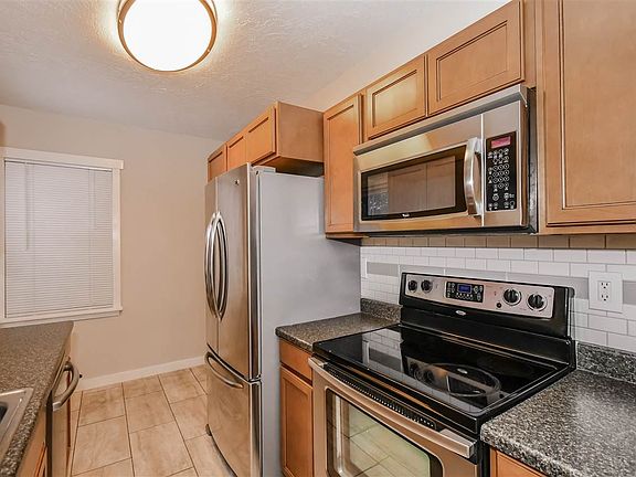 5th image of 284 E 20th St