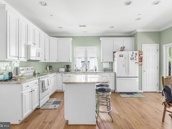 3rd image of 159 Smithfield Way