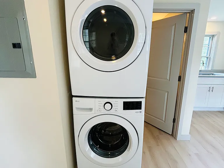 50 King St #3 — Photo 9