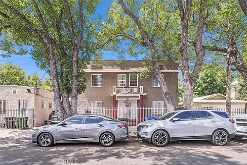 166 E 36th Pl Photo 1 166 E 36th Pl Photo 1