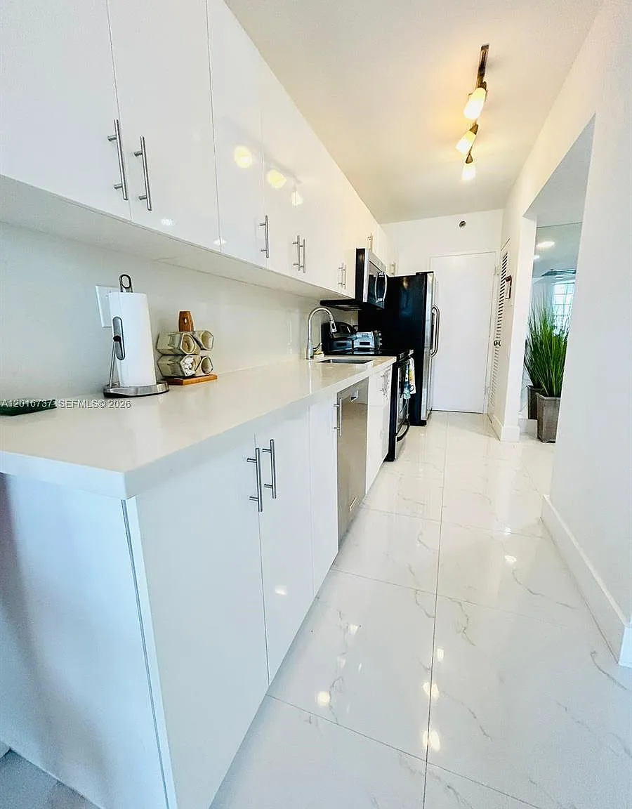 The Decoplage Condo — Photo 3