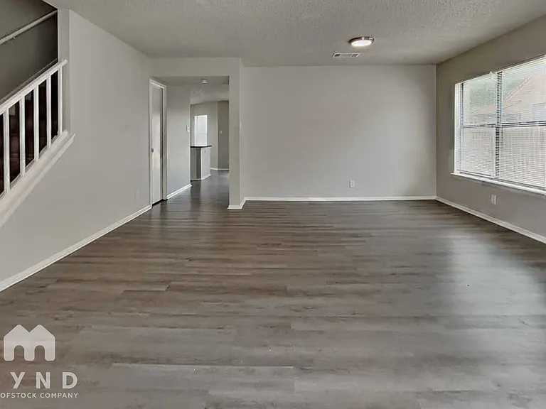 8031 Manderly Pl — Photo 4