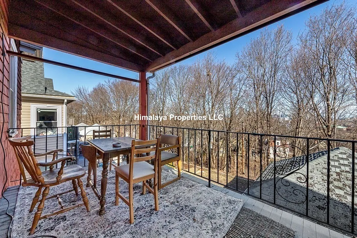 Building Photo - 222 Calumet St #3A