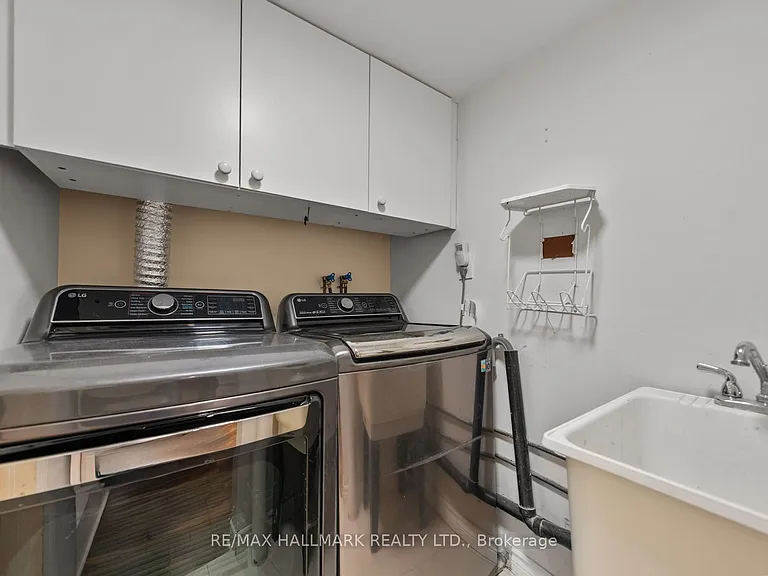 146 Roslin Ave — Photo 37