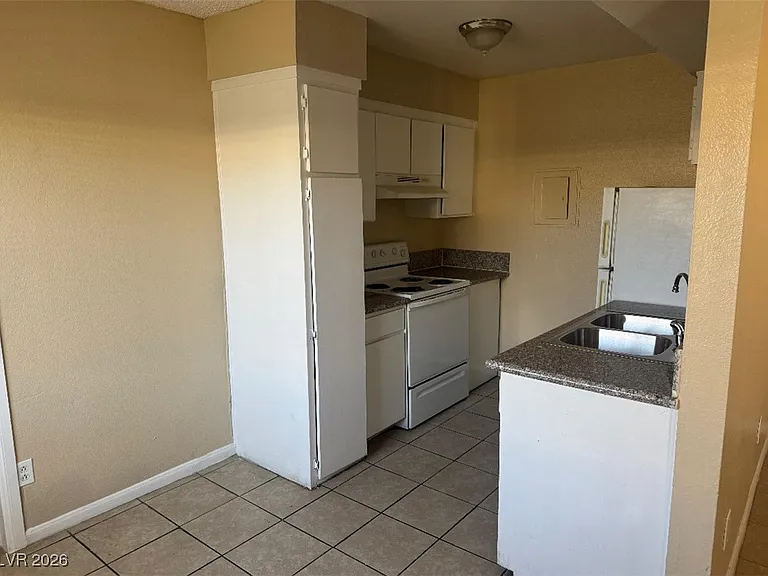 2605 Cedar Ave #4 — Photo 3