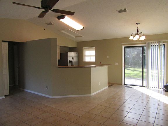 3rd image of 370 Seahorse Cir SE