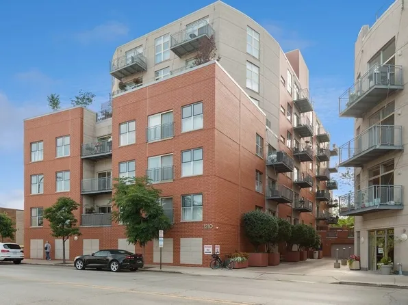 1210 Chicago Ave #C-302, Evanston, IL 60202