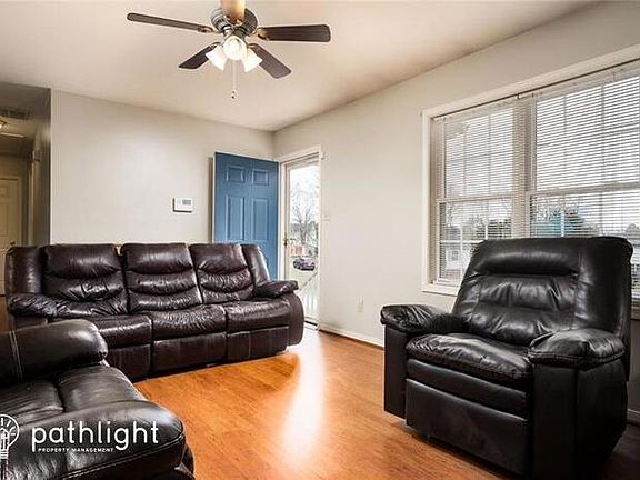 3rd image of 20404 Hickory Cir