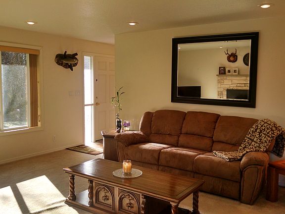 2nd image of 1105 Lake Dr