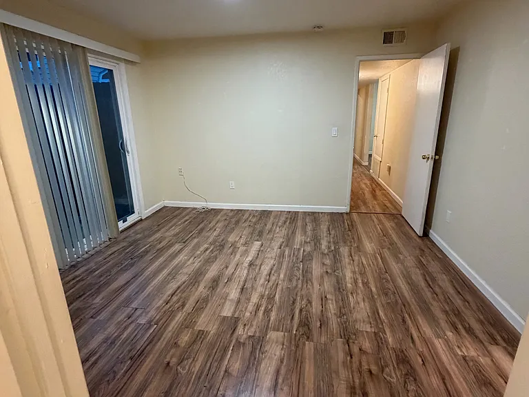 3520 Y St #3 — Photo 5