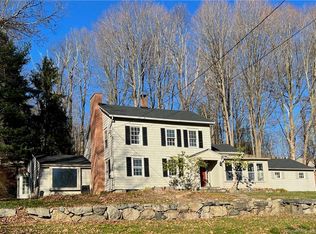 215 Ridgebury Rd, Ridgefield, CT 06877