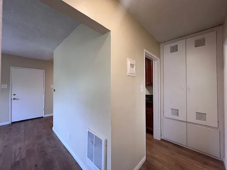 430 Golden Ave — Photo 8