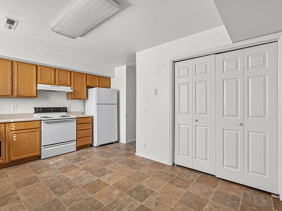 1st image of 1567 Marilyn Dr