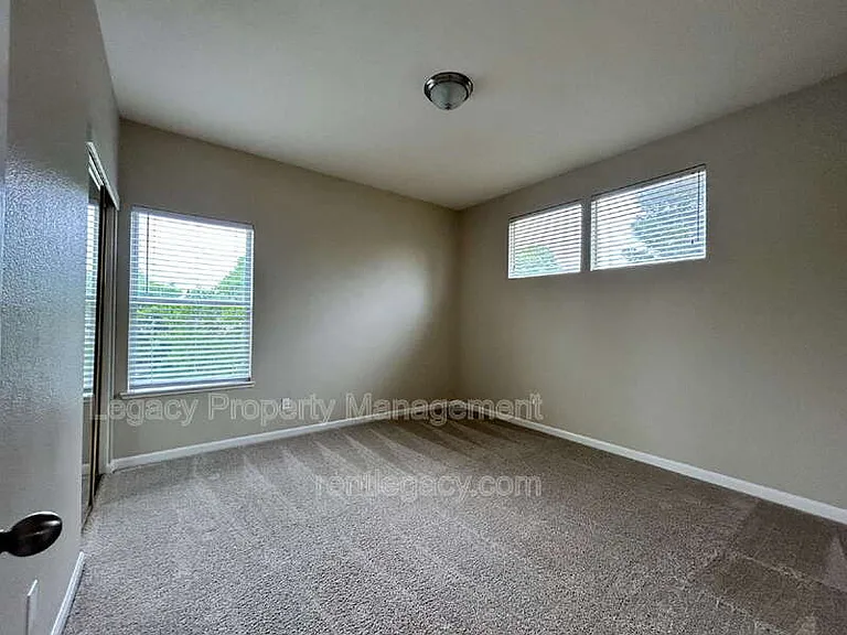 523 Cascade Dr — Photo 20