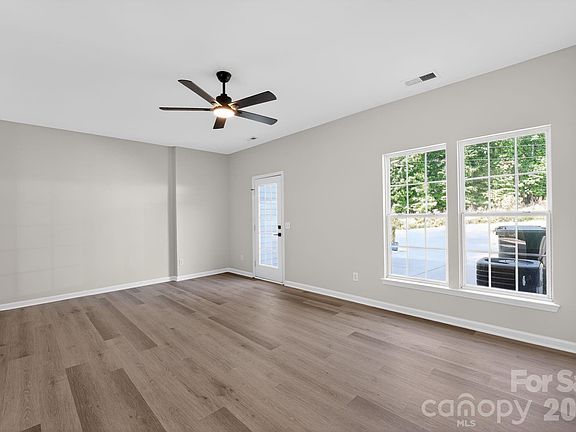 3rd image of 1631 Chamberside Dr