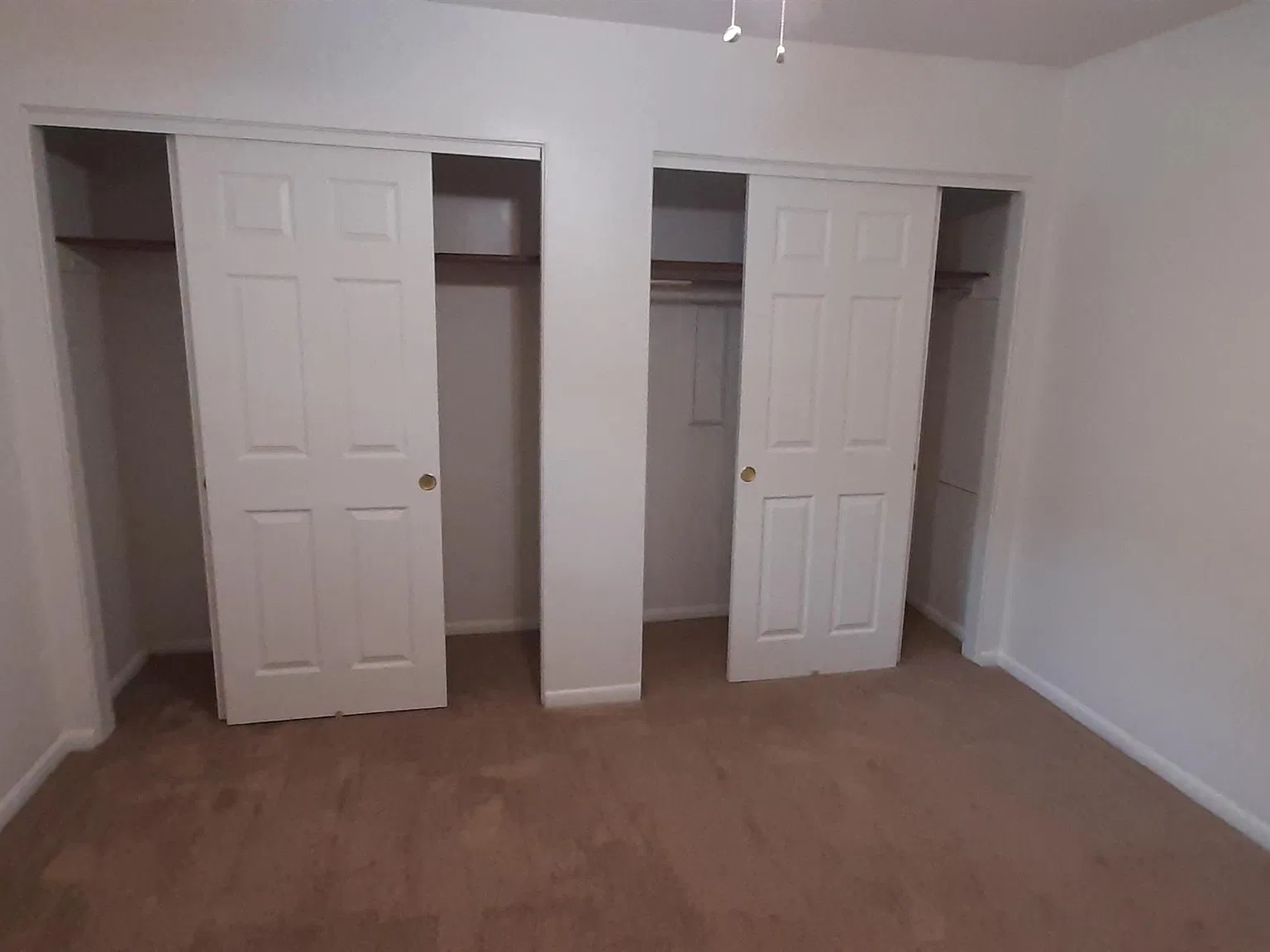 140 Lynnwood Manor - 11 — Photo 3