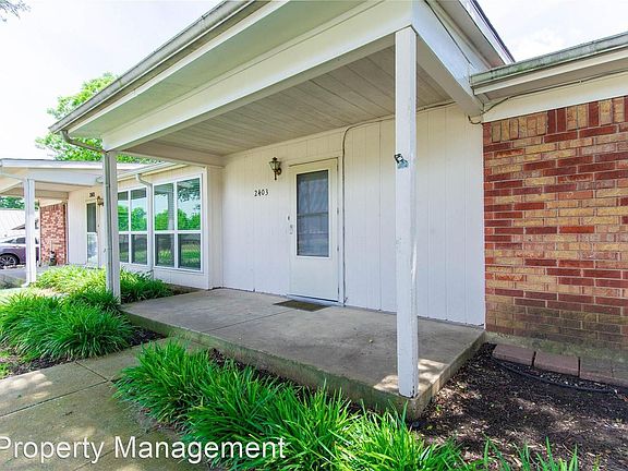 2nd image of 2403 Lakeview Cir