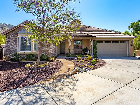 3rd image of 477 Eureka Dr