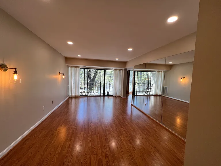 2037 Royal Fern Ct #22C — Photo 1