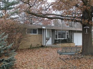 908 Lincoln Dr, Monticello, IL 61856
