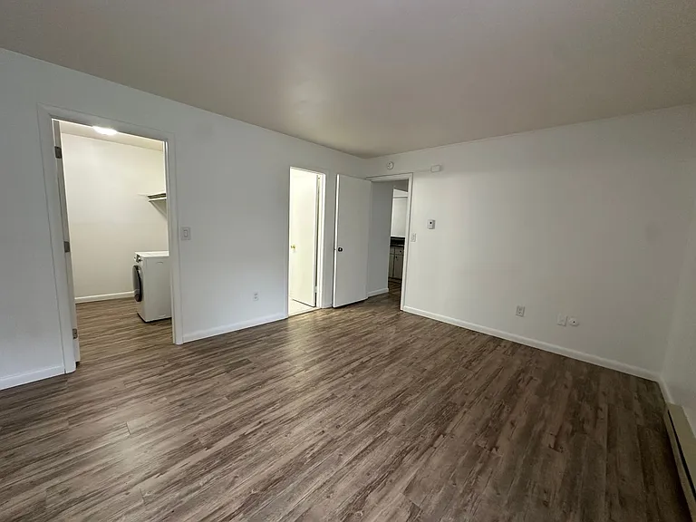 University Park Apartments near Cornell University — Photo 119