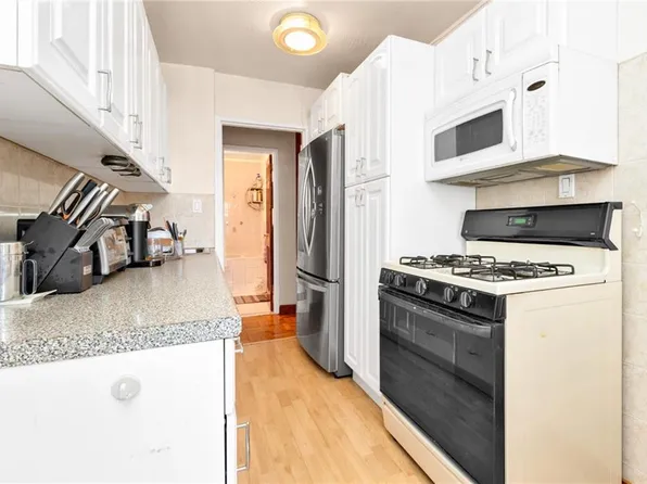 1075 Sheepshead Bay Road image 13 of 23