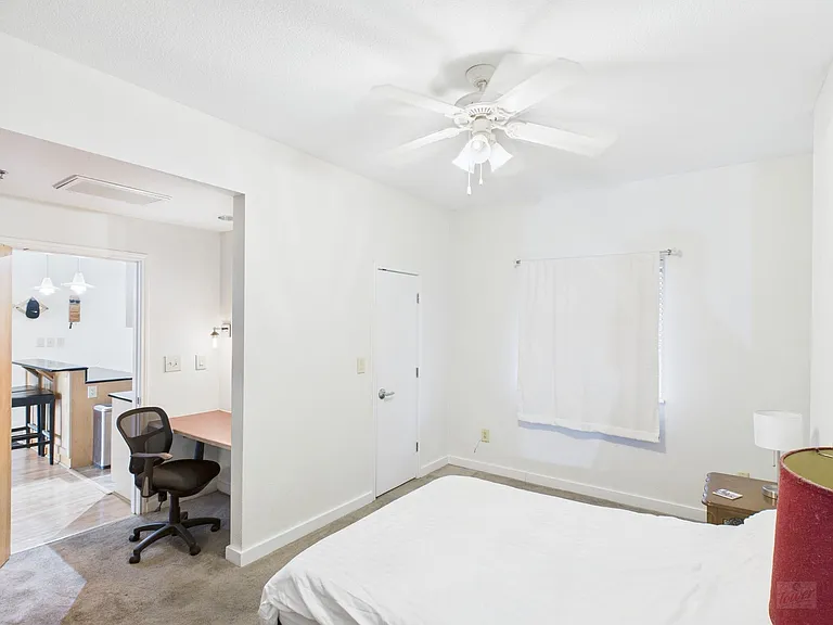 711 W 26th St #606 — Photo 9