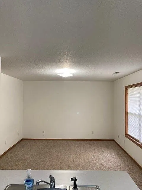 2 bed, 750 sqft, $550 — Photo 3