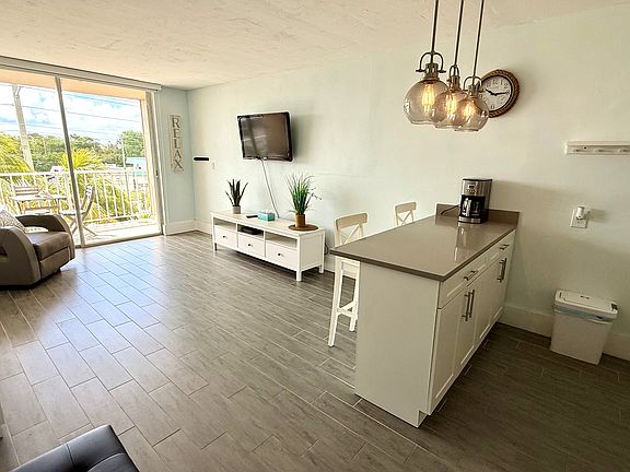 5th image of 88500 Overseas Hwy APT 405