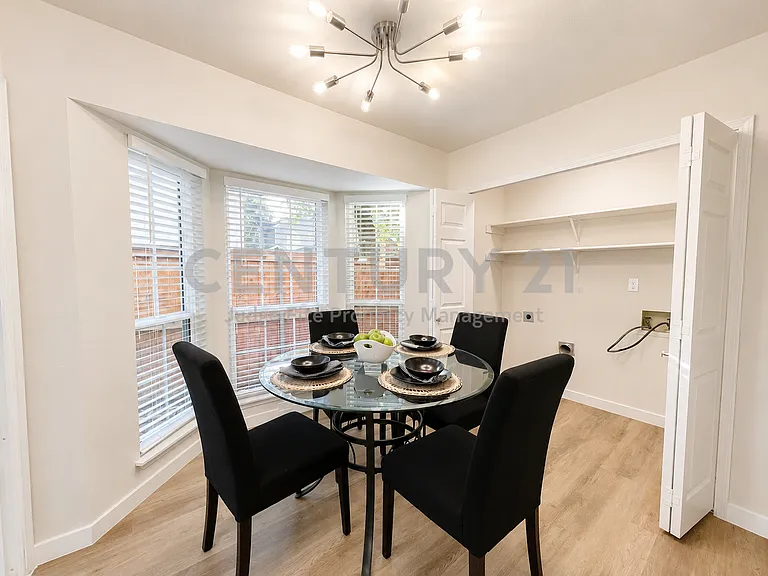 300 Lamesa Ct — Photo 12