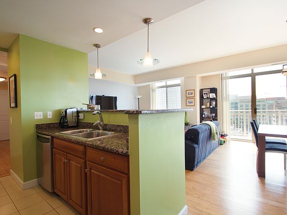 5th image of 1000 N Randolph St APT 808