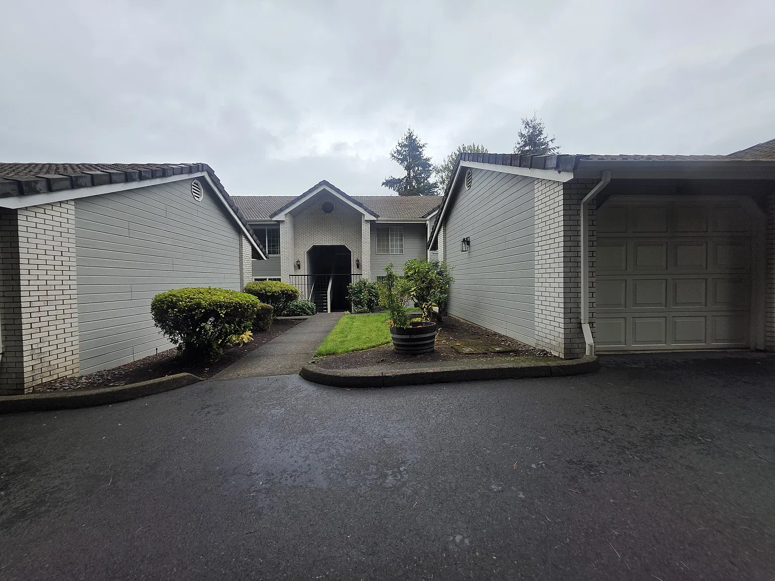 2 bed, 1359 sqft, $1,895 — Photo 2