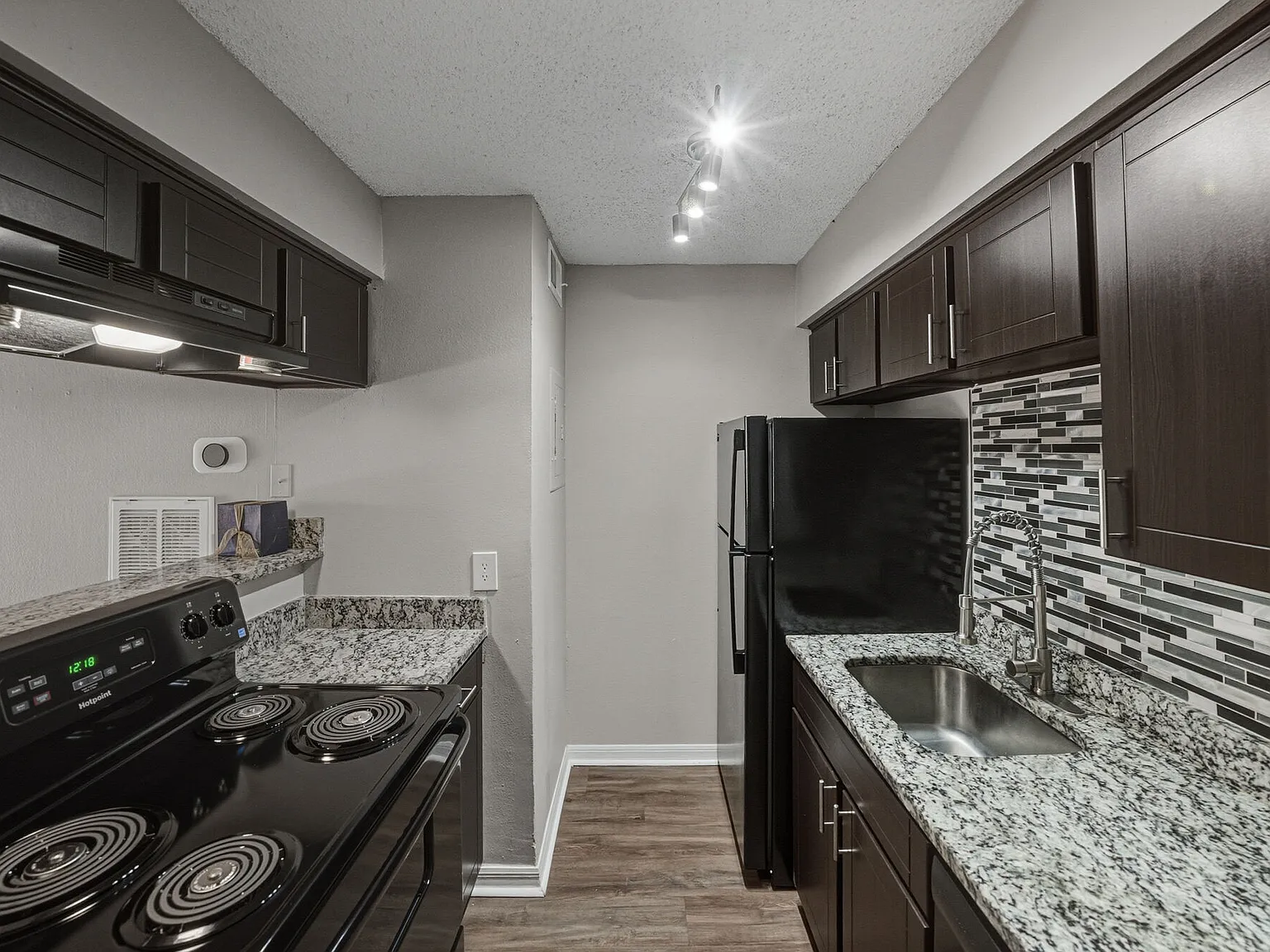 Magnolia Apartments — Photo 2