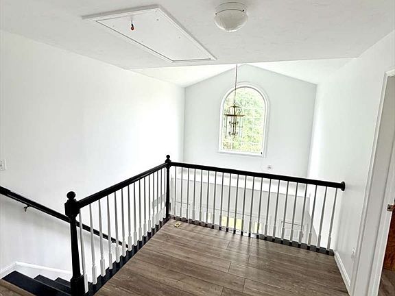4th image of 21 Forestview Dr
