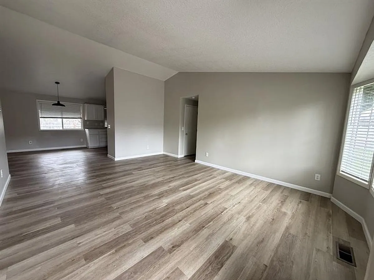 Building Photo - 1333 SW 178th Ave