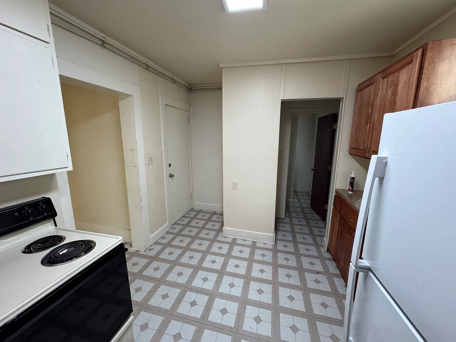 1826 Whipple St — Photo 2