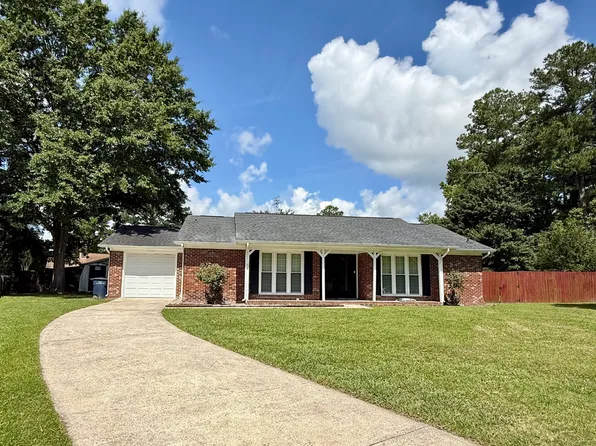 208 Chatham Ct, Jacksonville, NC 28540