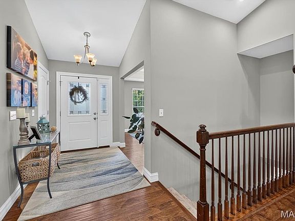 5th image of 607 Laura Ct