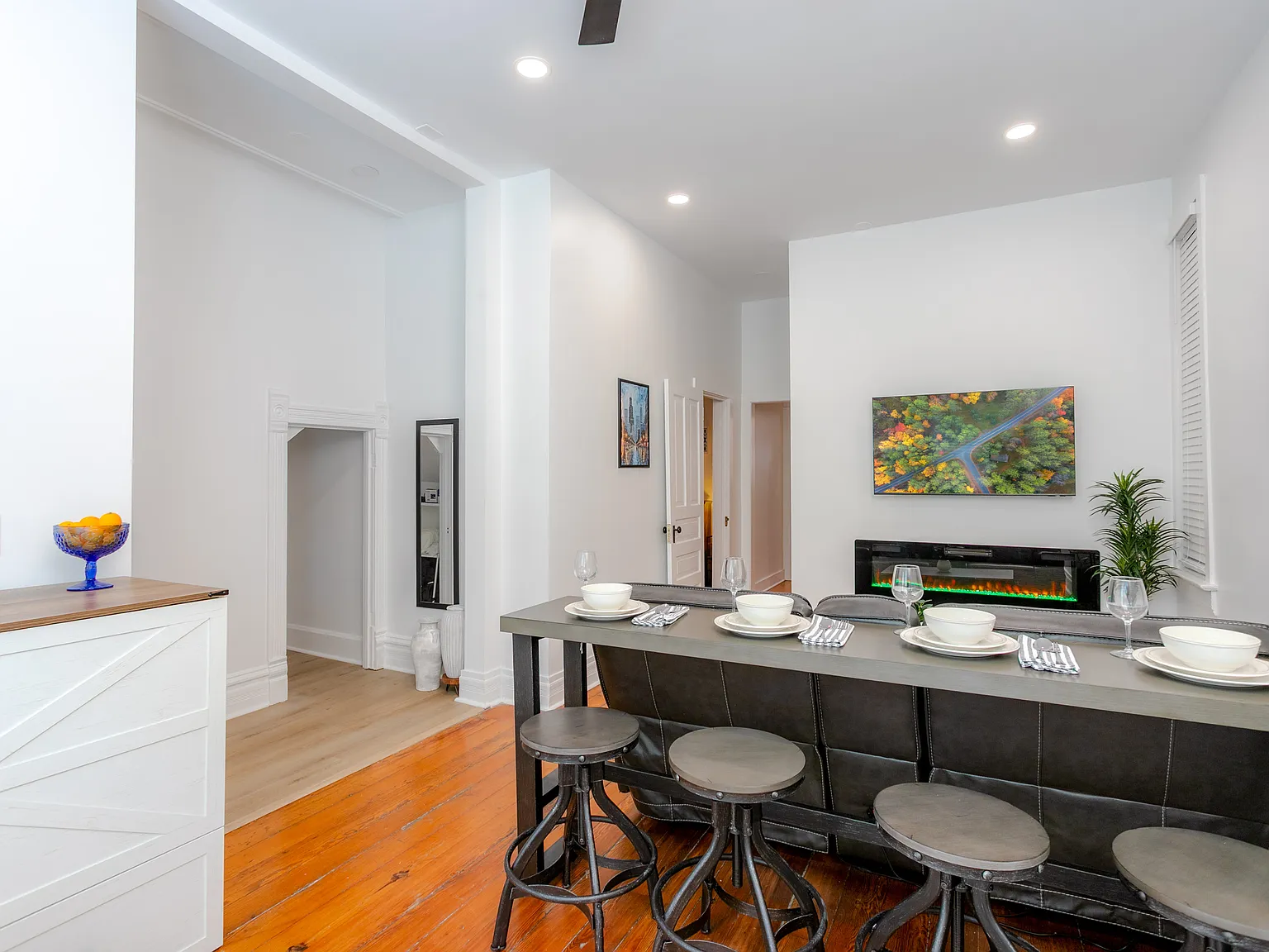 2 bed, 1100 sqft, $3,895 — Photo 3