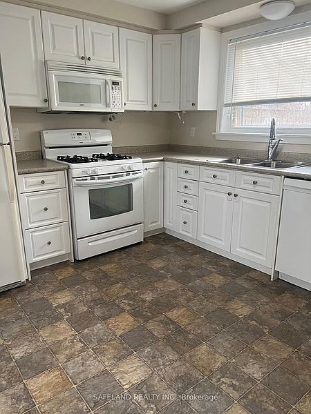 Ajax House for rent - 4 Bedrooms — photo 2