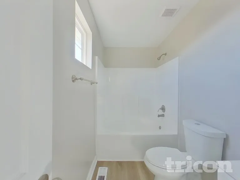 1836 Wendy Blvd — Photo 9