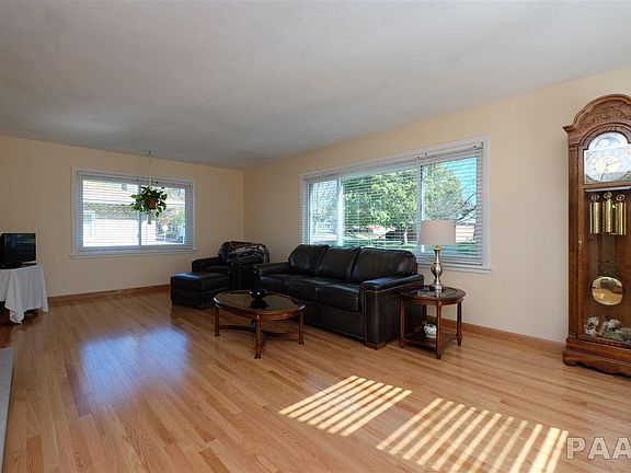 3rd image of 4215 N Northbrook Ct