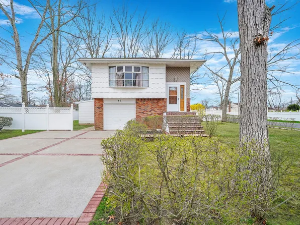 42 The Boulevard, North Amityville, NY 11701