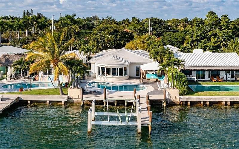 1st image of 1666 Bay Dr