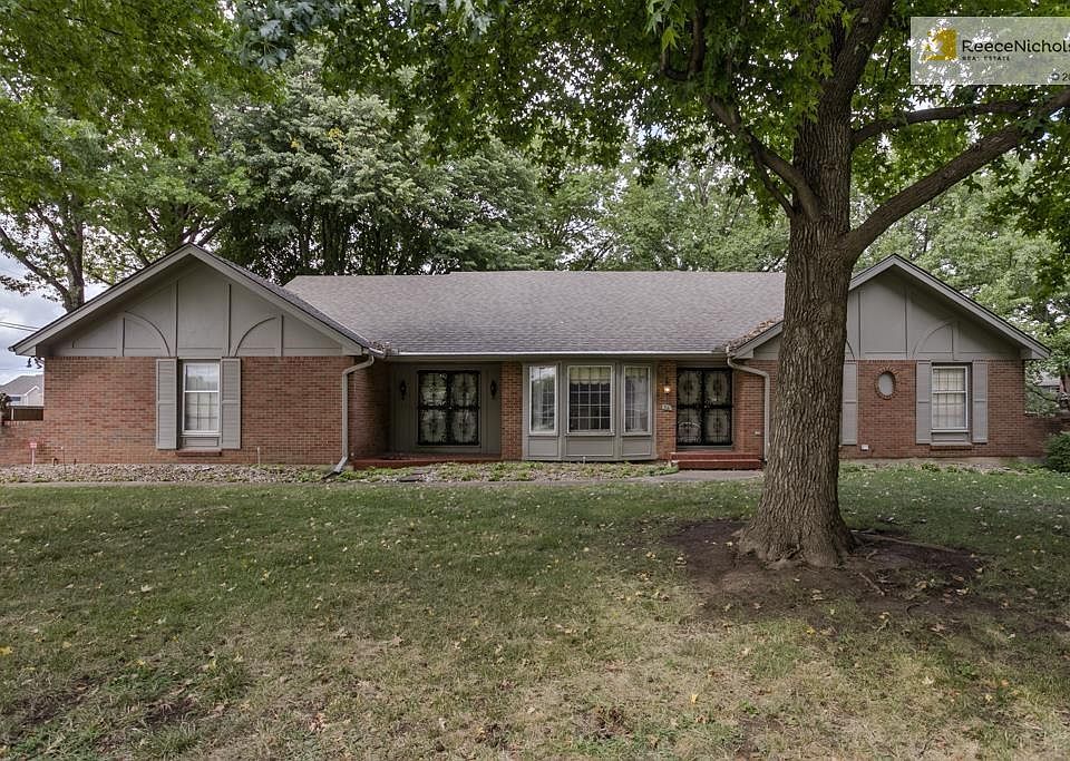 1st image of 36 W Bridlespur Dr