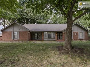 36 W Bridlespur Dr, Kansas City, MO 64114