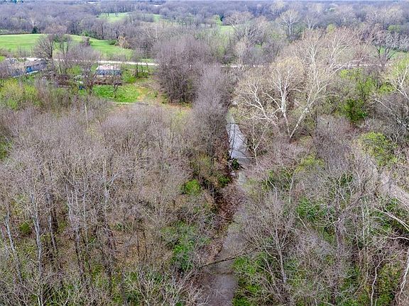 4th image of 795 NE 101st Rd
